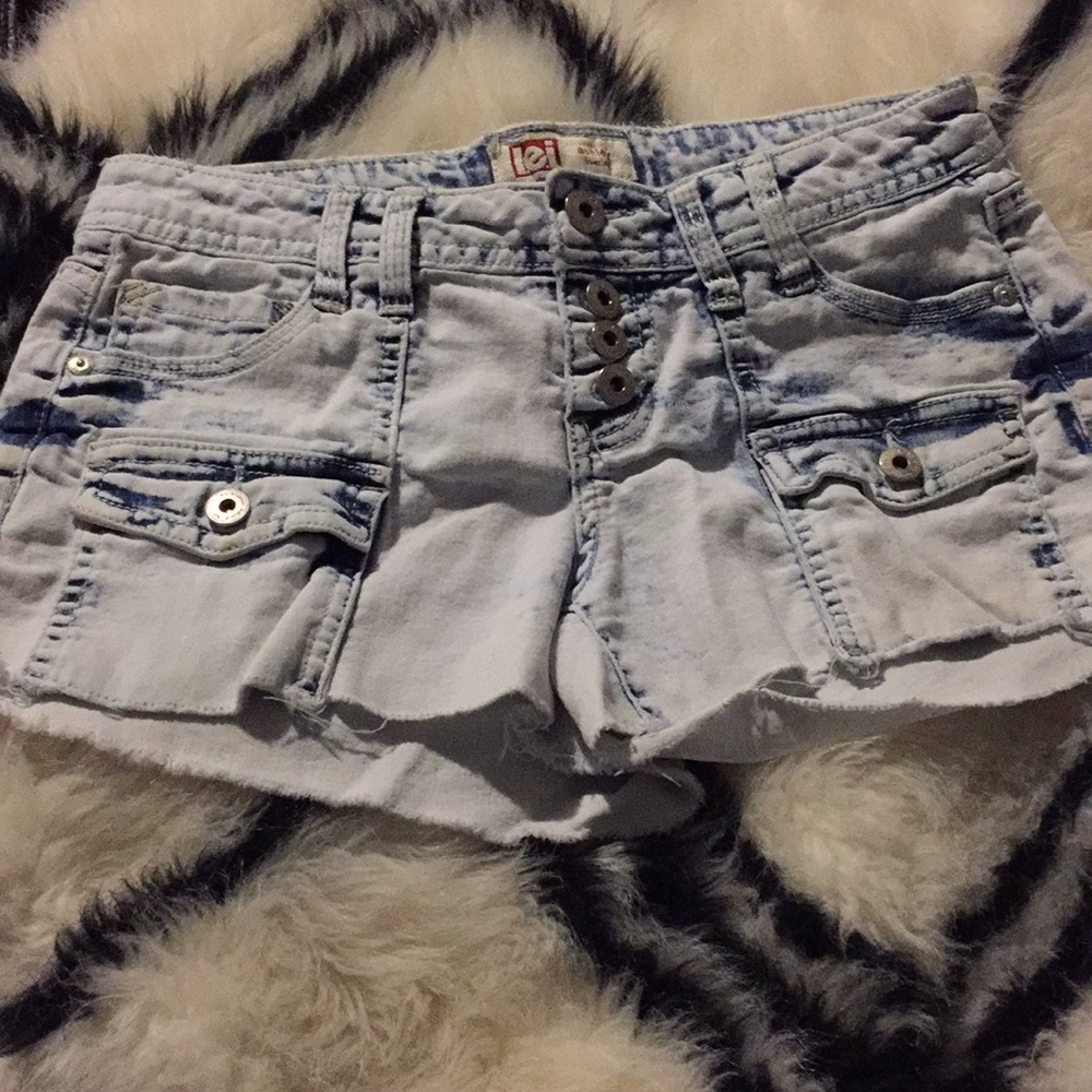 Selling Lei Summer short.